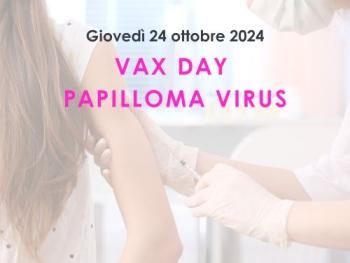 fotografia di una ragazza giovane che viene vaccinata