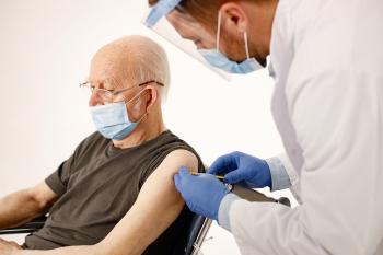 FOTO di adulto vaccinato