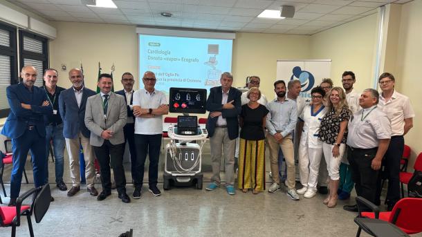 Foto di gruppo con ecografo